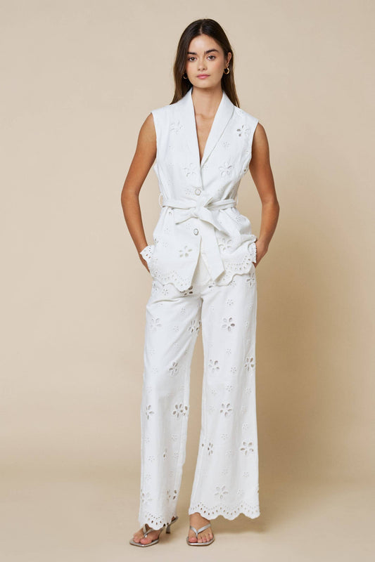 Sleeveless Scalloped Hem Top