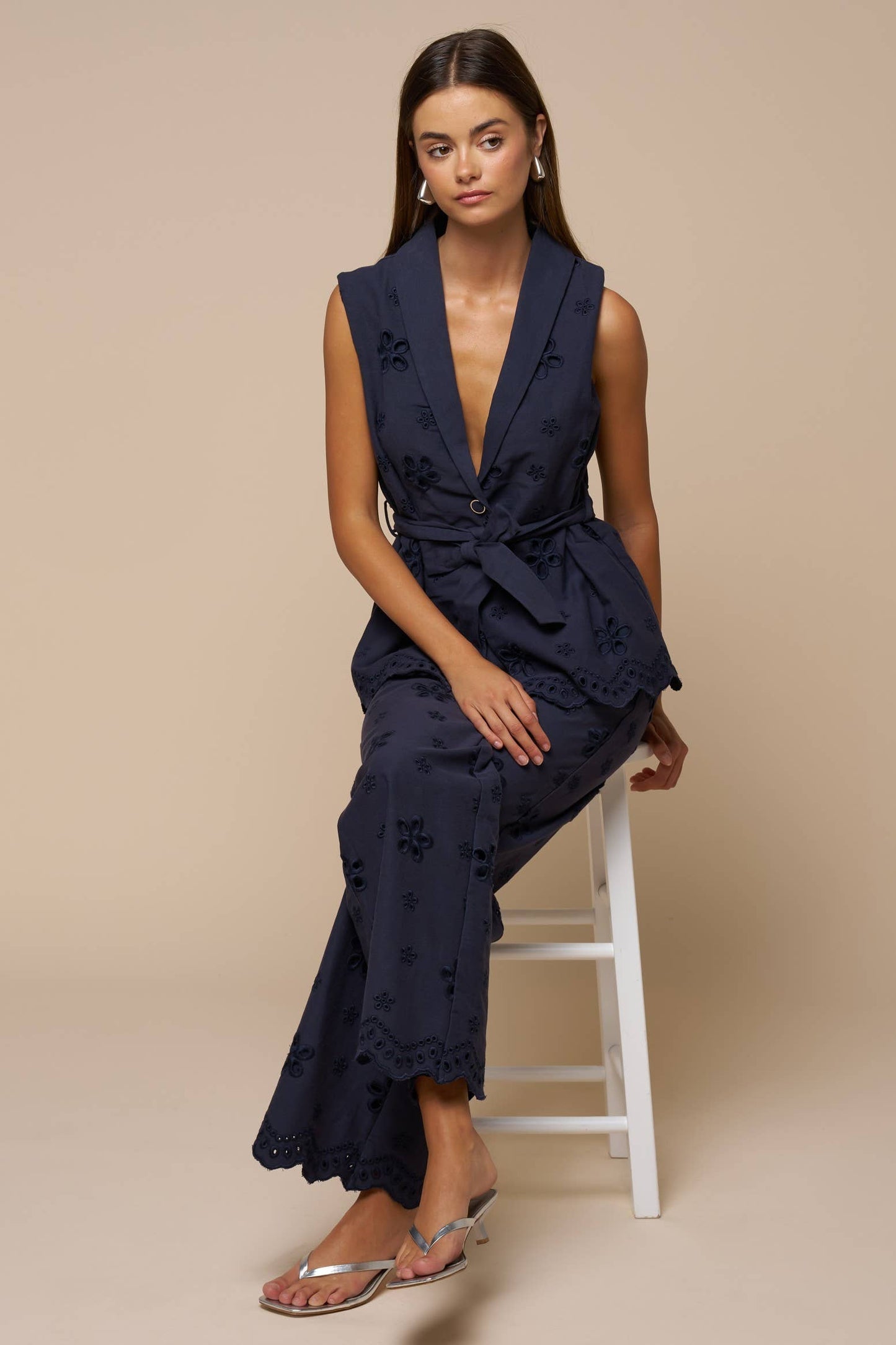 Sleeveless Scalloped Hem Top