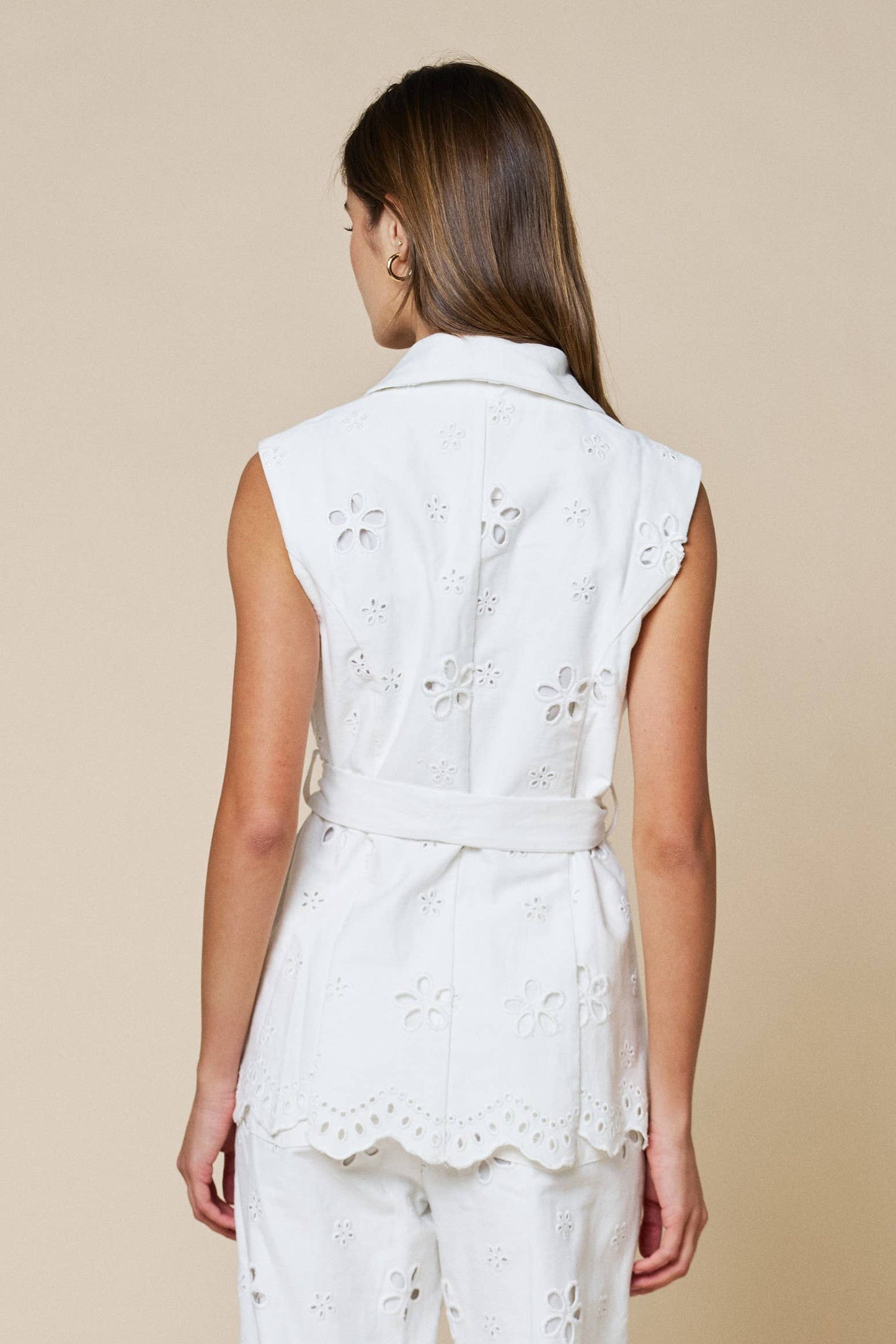 Sleeveless Scalloped Hem Top